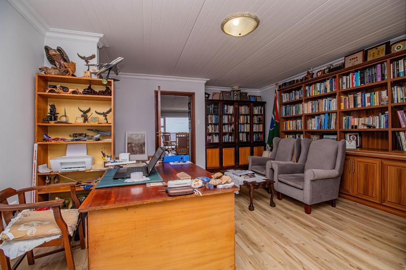 9 Bedroom Property for Sale in Outeniqua Strand Western Cape